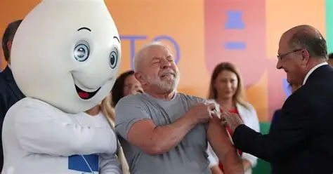 Sem vacina no SUS, mas com milhões para propaganda e incentivos culturais