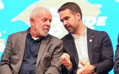 Entre aplausos esperados e vaias reais, Eduardo Leite enfrenta o público