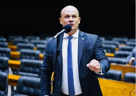 Oposição cobra transparência e apoia CPMI do Banco Master na Câmara