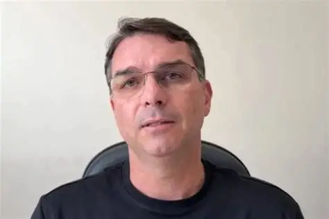 Flávio Bolsonaro pede união ampla da direita para enfrentar o PT em 2026