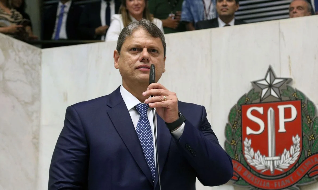 🎯 Tarcísio dividido entre a reeleição segura em São Paulo e o risco de enfrentar Lula em 2026