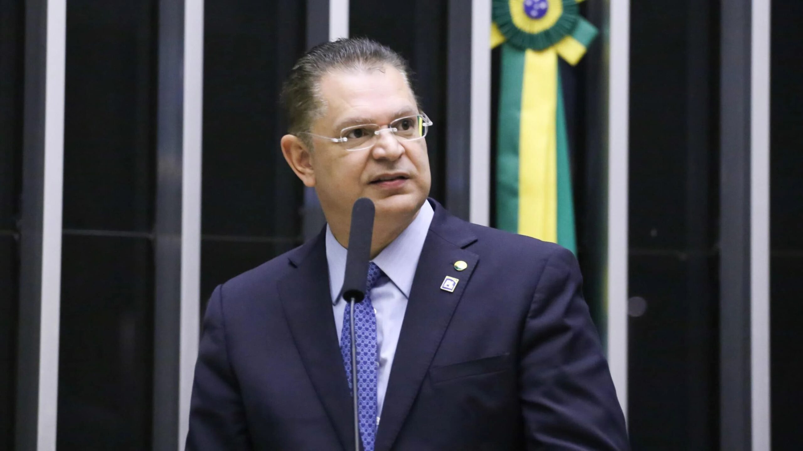 Veto que fala alto: Sóstenes vê recado político por trás da decisão de Lula