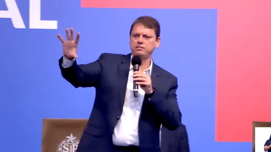 Tarcísio declara apoio a Nikolas e endossa caminhada em defesa de Bolsonaro