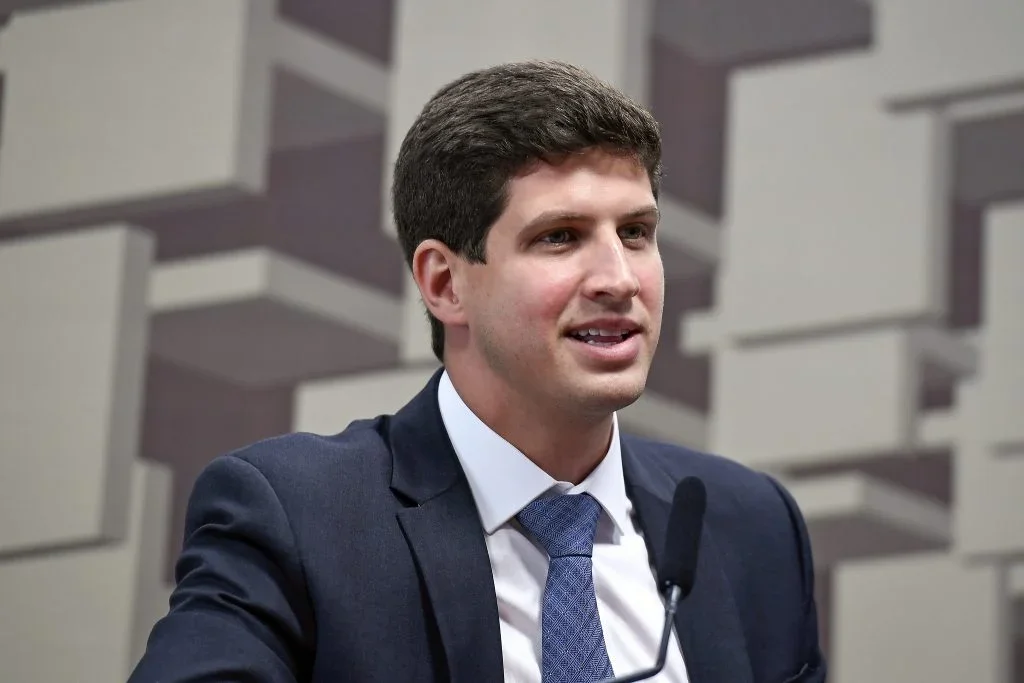 Suspeita de fraude em concurso coloca João Campos na mira do impeachment