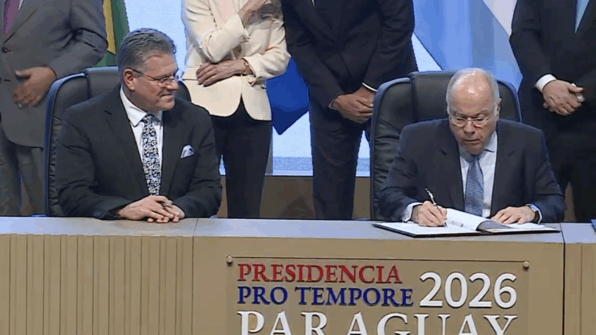 Mauro Vieira assina acordo Mercosul–União Europeia em nome de Lula