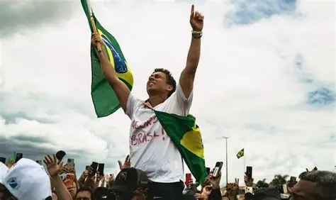 Nikolas vai ao hospital e presta apoio a manifestantes atingidos por raio em Brasília
