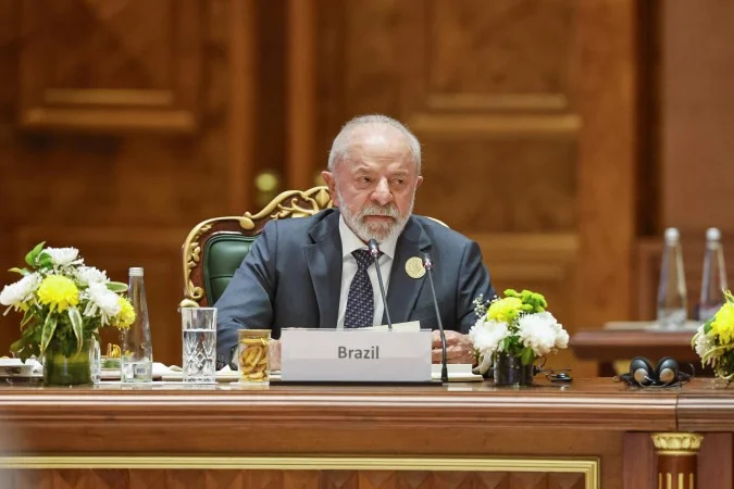 Lula reaparece no palco global para atacar redes sociais e defender mais controle estatal