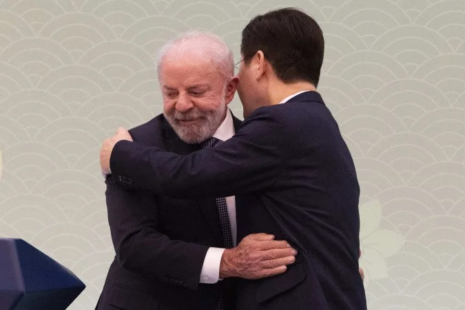 Vídeo simbólico une Brasil e Coreia do Sul: presidente coreano chama Lula de “irmão”