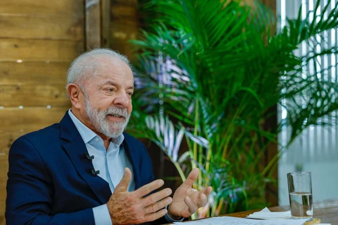 Lula sobe o tom, fala em reeleição e chama aliados para a linha de frente de 2026