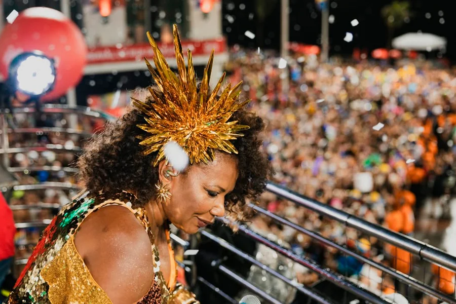 Carnaval bancado pelo povo, respeito deixado de lado