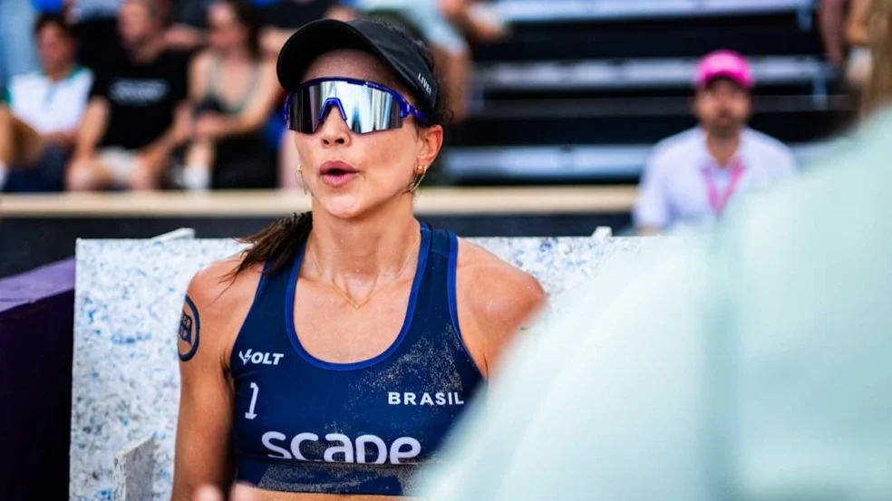 Lacrou no microfone, caiu na punição: quando a militância entra em quadra e o jogo vira