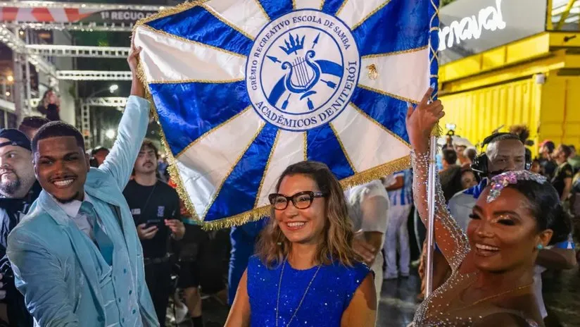 🎭 Enquanto o povo aperta o cinto, o poder cai no samba