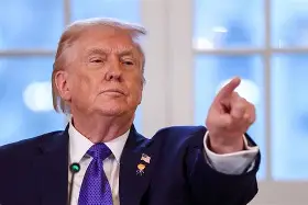 Tarifa prometida não saiu do papel: taxa de Trump começa em 10% e deixa mercado em alerta