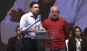 Hugo Motta enfrenta vaias em festa de pré-Carnaval na Paraíba