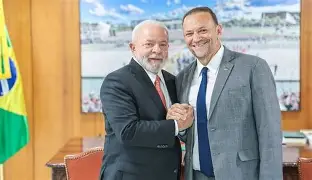 Para o PT, é só Carnaval. Para o país, é política.