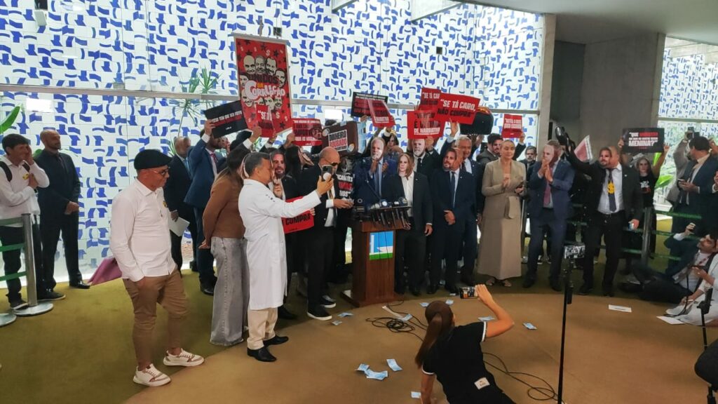 🎭 Coragem no plenário: oposição transforma ironia em protesto político