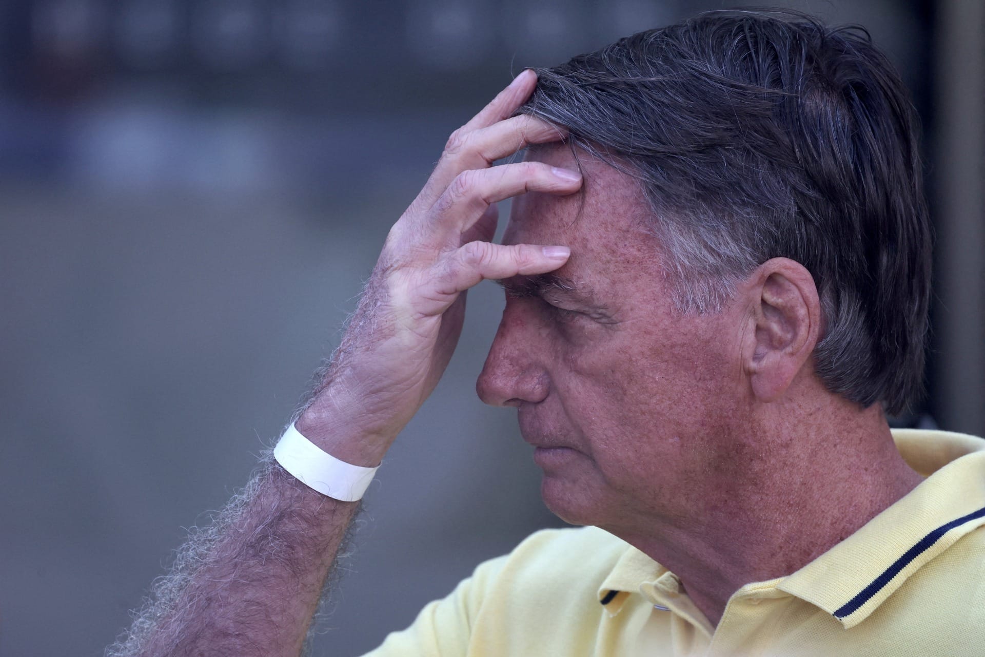 Carlos Bolsonaro diz que o pai está “abatido” na Papuda e volta a atacar Moraes por suposta perseguição