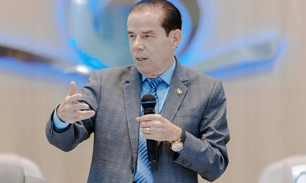 Fé, política e tensão na Sapucaí