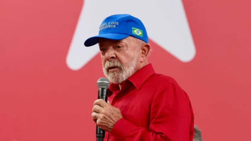 Lula dá bronca no próprio partido e admite fragilidade do PT nos Estados