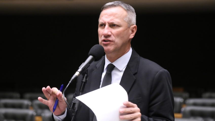 Deputado do PL pede atuação da PGR e solicita prisão de Lulinha em caso do INSS