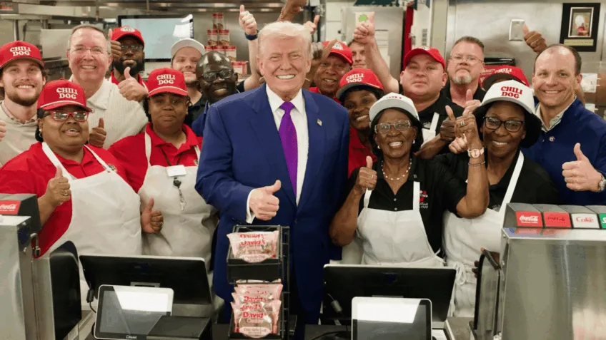 Trump faz parada em fast food na Geórgia e reforça discurso sobre gorjetas e horas extras