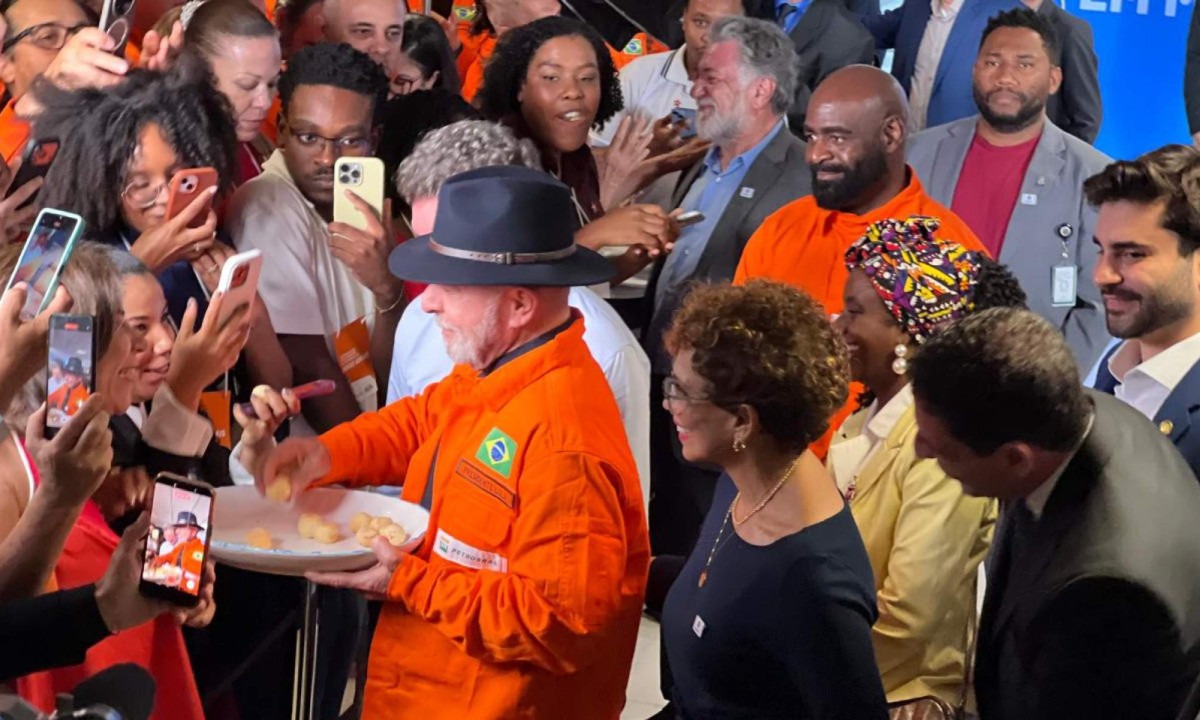 Entre pão de queijo e política: Lula aparece em Minas e tenta adoçar cenário em ano pré-eleitoral