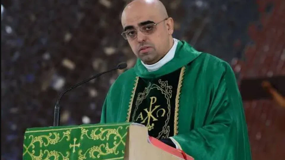 Padre inocentado e investigação arquivada reacende debate sobre abusos no Judiciário Padre inocentado e investigação arquivada reacende debate sobre abusos no Judiciário