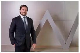 Escândalo de Vorcaro expõe festas com centenas de mulheres e levanta suspeitas sobre relação com políticos