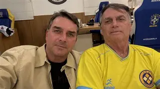 Flávio Bolsonaro atualiza estado de saúde de Jair Bolsonaro e relata sobrecarga nos rins durante internação na UTI