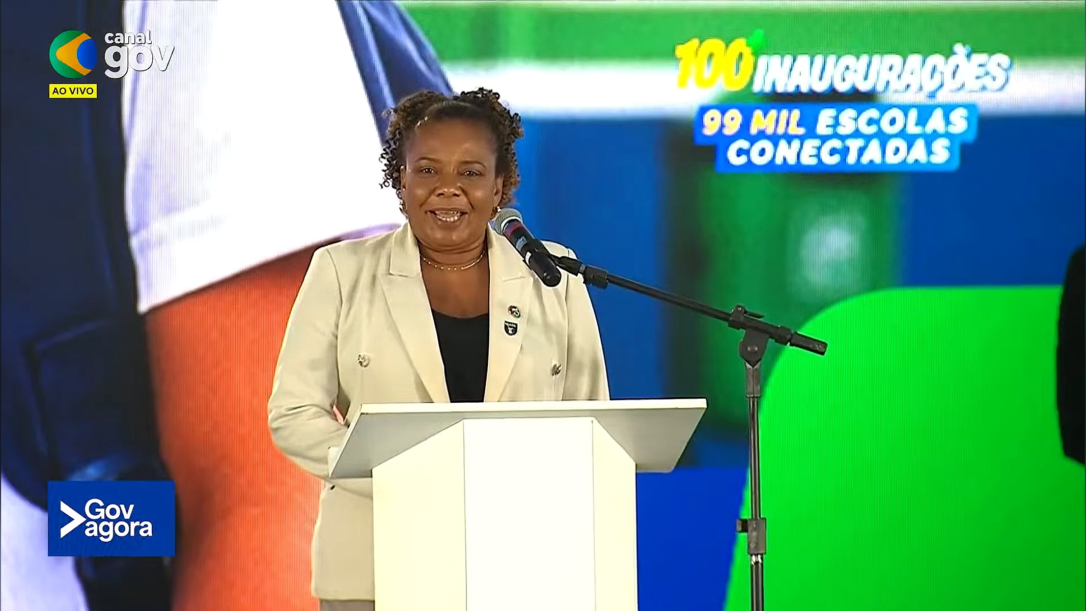 Ministra da Cultura erra letra do Hino Nacional e gera revolta nas redes