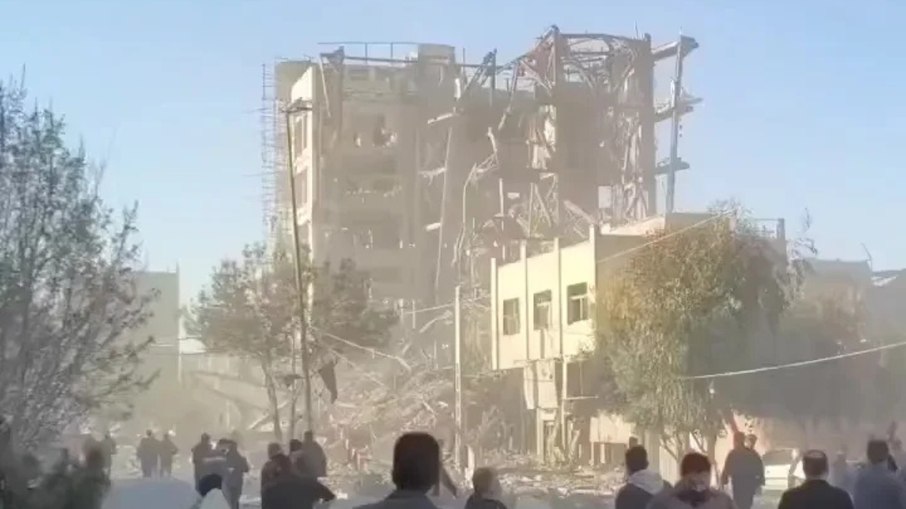 Israel bombardeia assembleia que escolheria novo líder supremo do Irã