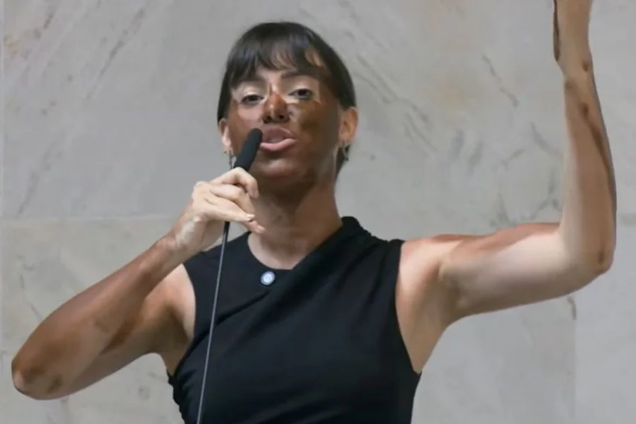 MPF determina investigação contra Fabiana Bolsonaro por racismo e transfobia