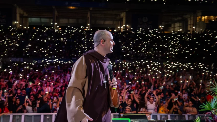 🙏 Fé que lota estádios: multidão se reúne em vigília histórica na Arena de Pernambuco