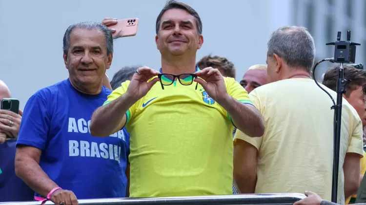 Flávio Bolsonaro convoca a direita para nova ofensiva contra veto de Lula