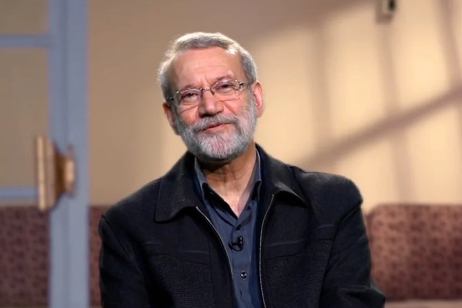 Irã ameaça Trump e promete “preço alto” após morte de líder em conflito com EUA e Israel