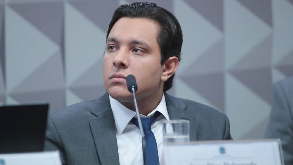 Empresário investigado por fraudes no INSS usa recurso do iPhone para dificultar apuração