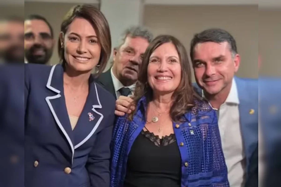 Bolsonaro define Michelle e Bia Kicis como apostas ao Senado no Distrito Federal Bolsonaro define Michelle e Bia Kicis como apostas ao Senado no Distrito Federal