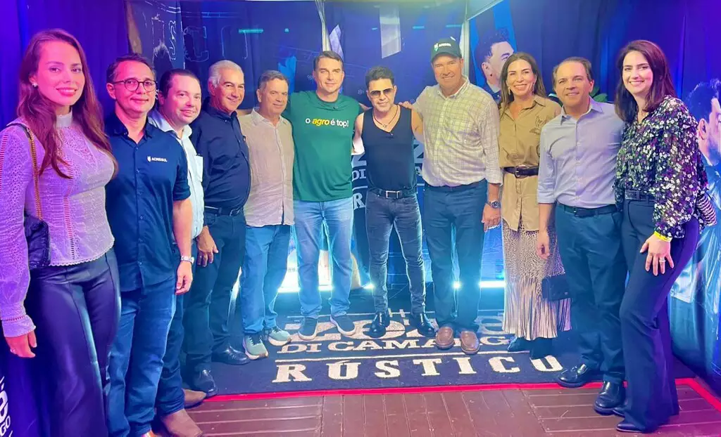 🎤 Entre política e música: Flávio Bolsonaro encontra Zezé e reforça laços com apoio popular