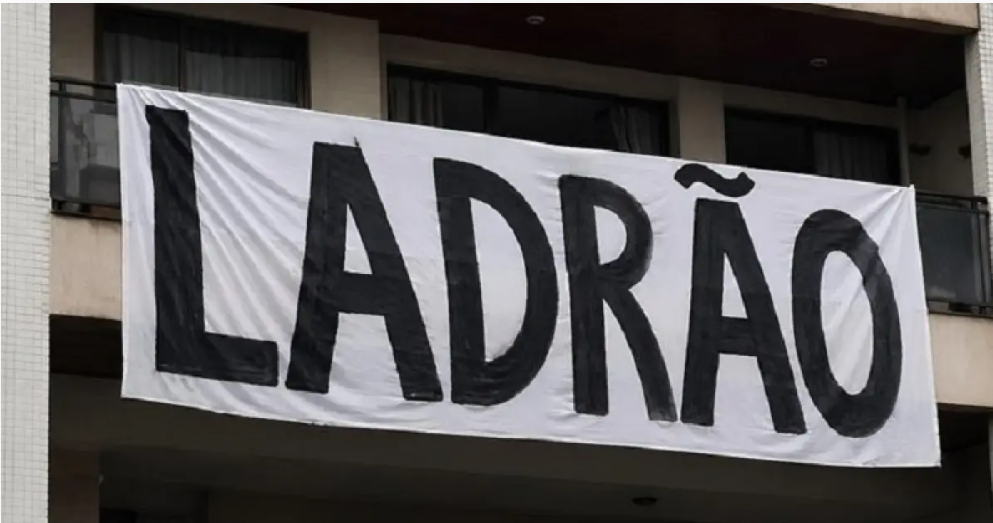 PF aborda morador por faixa em Presidente Prudente e episódio levanta debate sobre liberdade de expressão