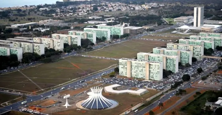 Crise no governo: debandada em ministérios expõe fragilidade política