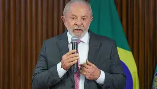 Em queda nas pesquisas, Lula evita confirmar candidatura e deixa reeleição em aberto