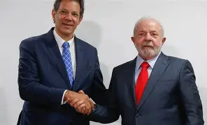 Haddad diz que Lula enfrentará “Bolsonarinho” em 2026, mas discurso de reconstrução divide opiniões
