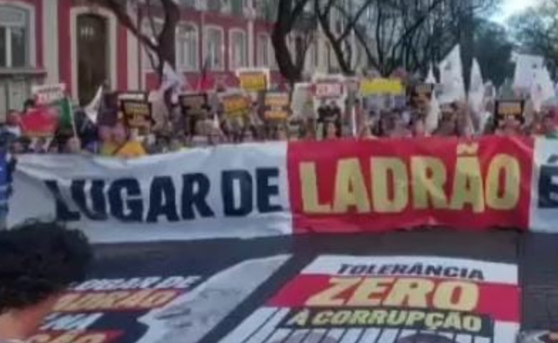 Protestos contra Lula em Lisboa reúnem brasileiros e portugueses durante visita oficial