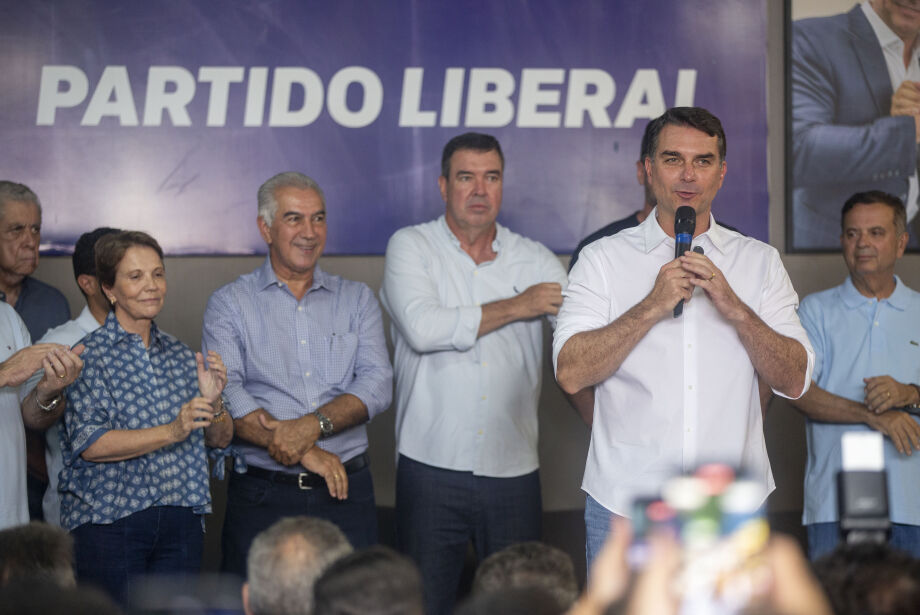 Em Campo Grande, Flávio Bolsonaro intensifica críticas a Lula e reforça discurso para 2026