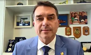 Flávio Bolsonaro convoca jovens para tirar título de eleitor e critica governo Lula