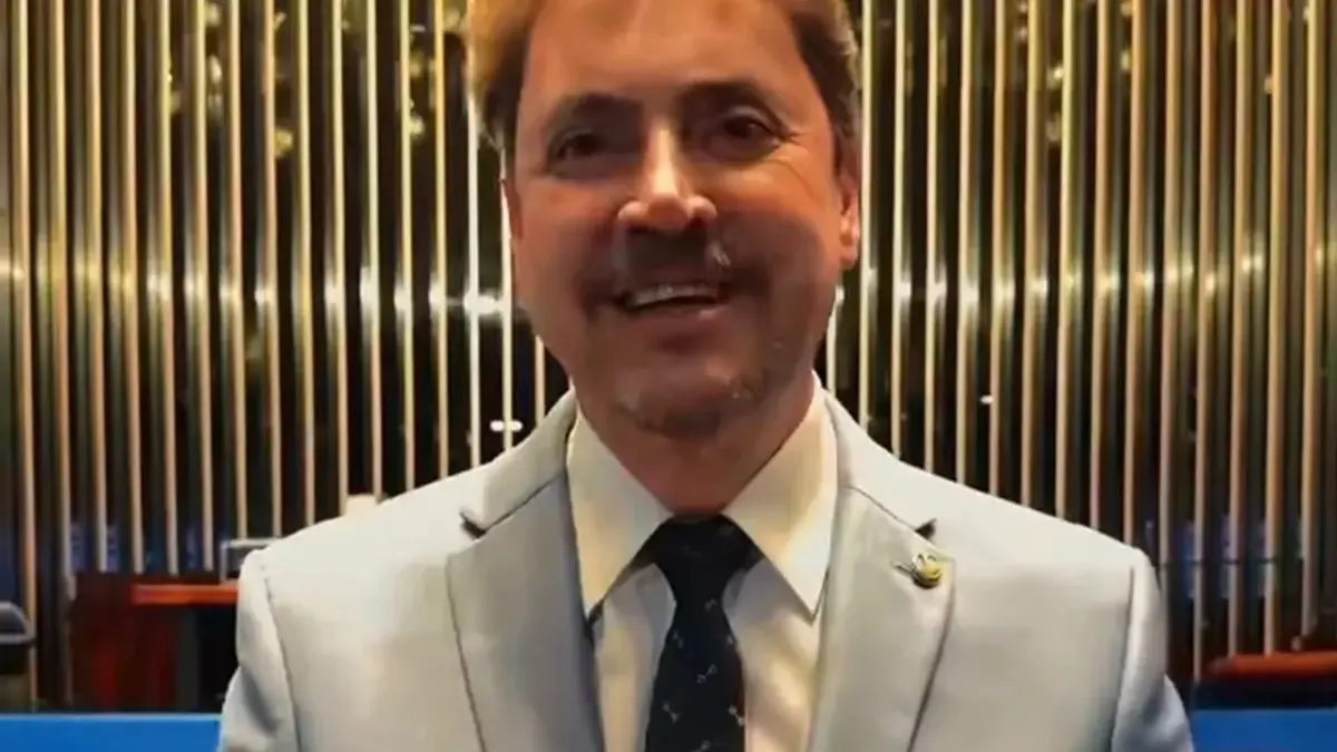 Senador comemora rejeição no STF, mas ausência no voto levanta dúvidas e críticas