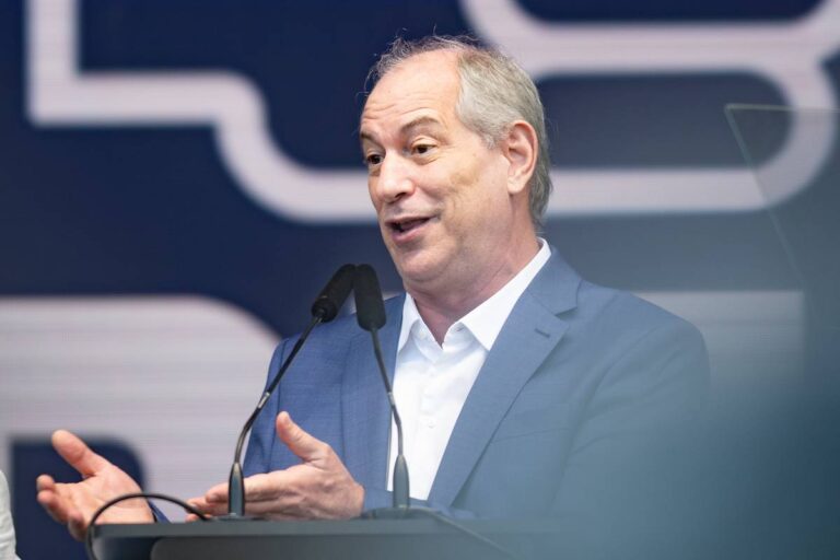 Ciro Gomes se confunde durante ato político e pede prisão de apoiador após gesto no público