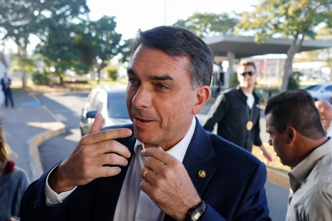 Filme sobre Bolsonaro ganha trailer divulgado por Flávio e movimenta bastidores políticos Filme sobre Bolsonaro ganha trailer divulgado por Flávio e movimenta bastidores políticos