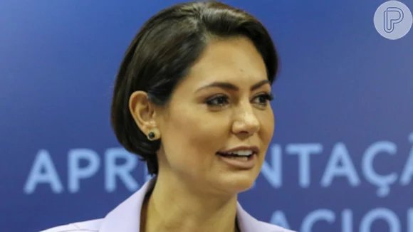 Michelle Bolsonaro relata rotina de cuidados com Jair Bolsonaro durante recuperação pós-cirurgia