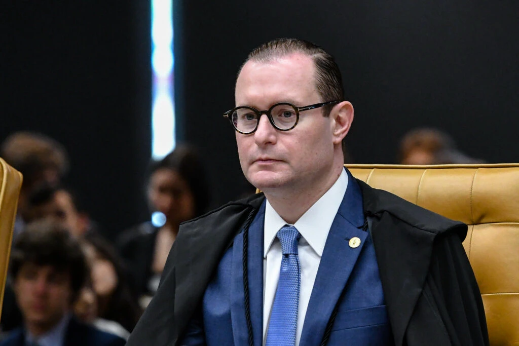 STF: Zanin pede vista e suspende julgamento sobre escolas cívico-militares em São Paulo